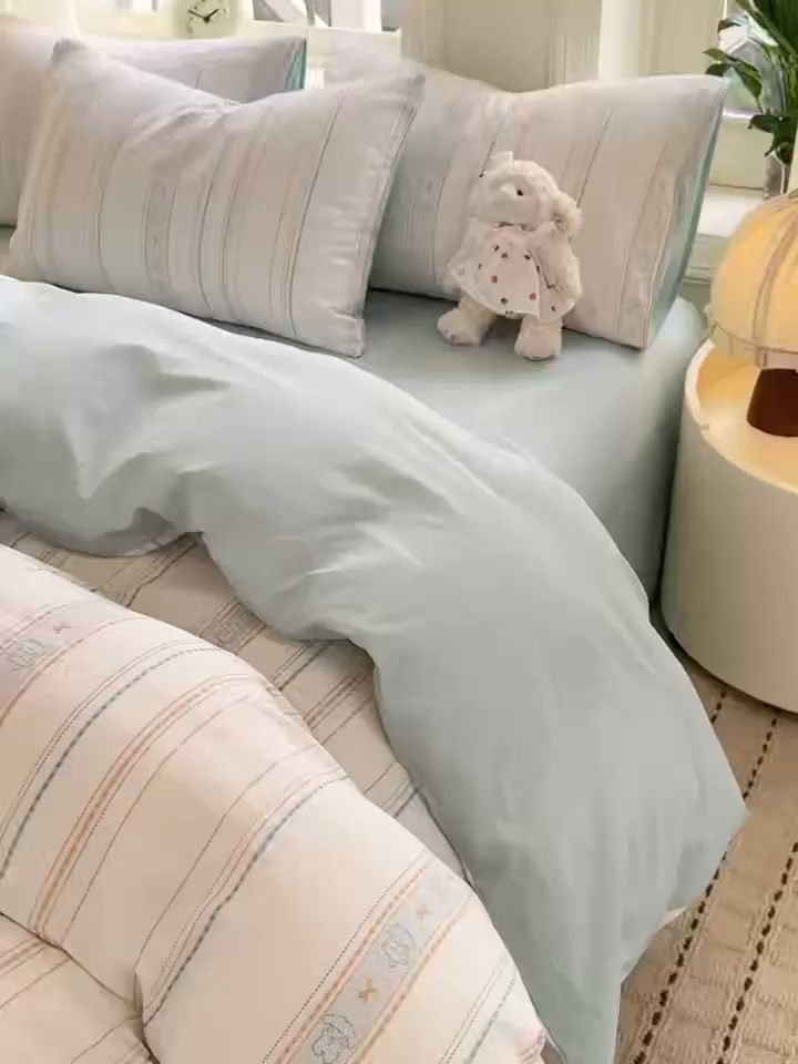 91家纺网 家纺一手货源 找家纺 灰鲸 2026新款A类全棉纯棉色织提花四件套 线条小狗-蓝