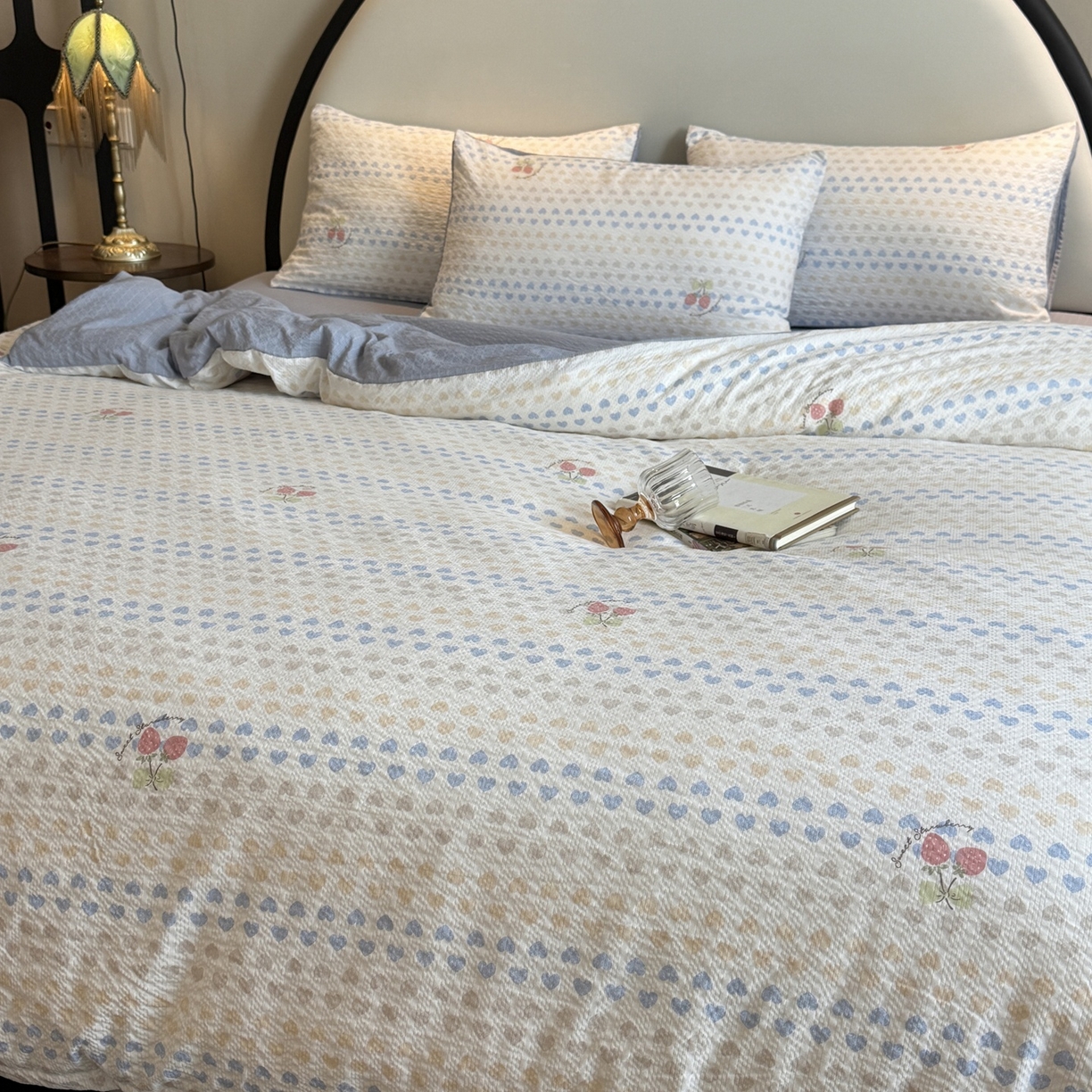 91家纺网 家纺一手货源 找家纺 美丽坊 2026新款爆款韩版泡泡纱四件套 草莓啵啵