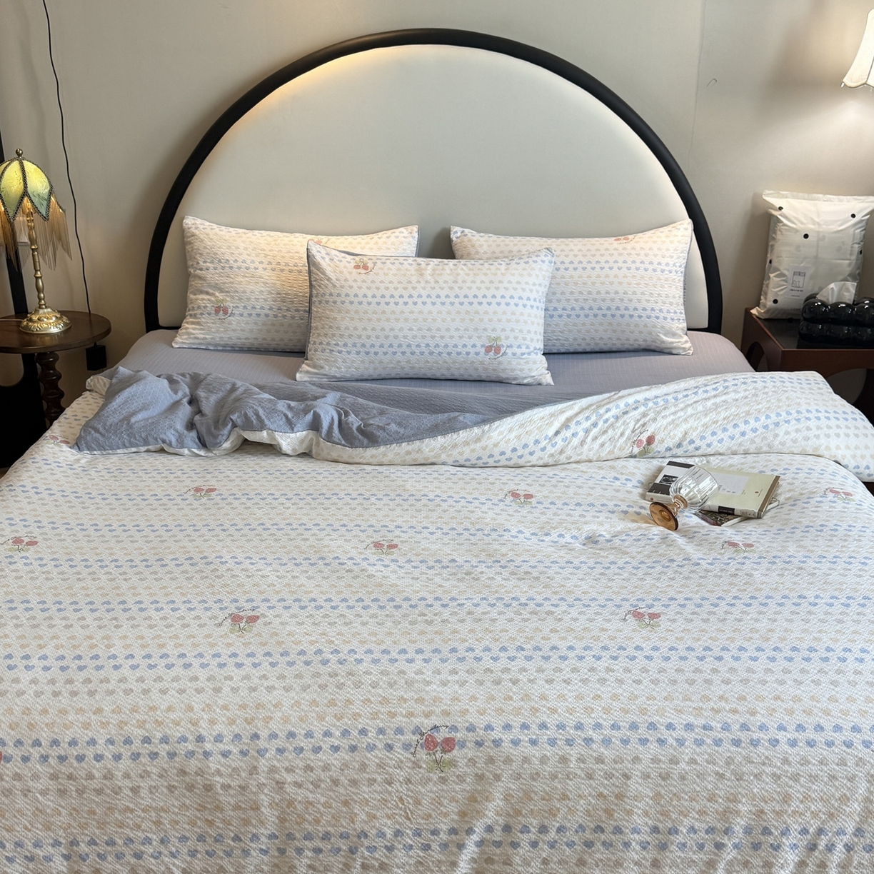 91家纺网 家纺一手货源 找家纺 美丽坊 2026新款爆款韩版泡泡纱四件套 草莓啵啵