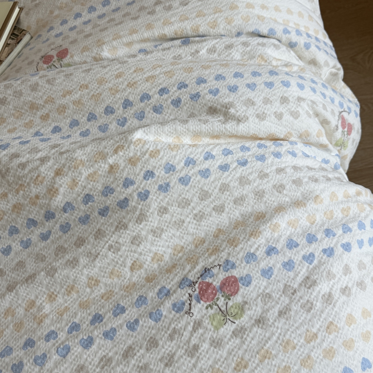 91家纺网 家纺一手货源 找家纺 美丽坊 2026新款爆款韩版泡泡纱四件套 草莓啵啵