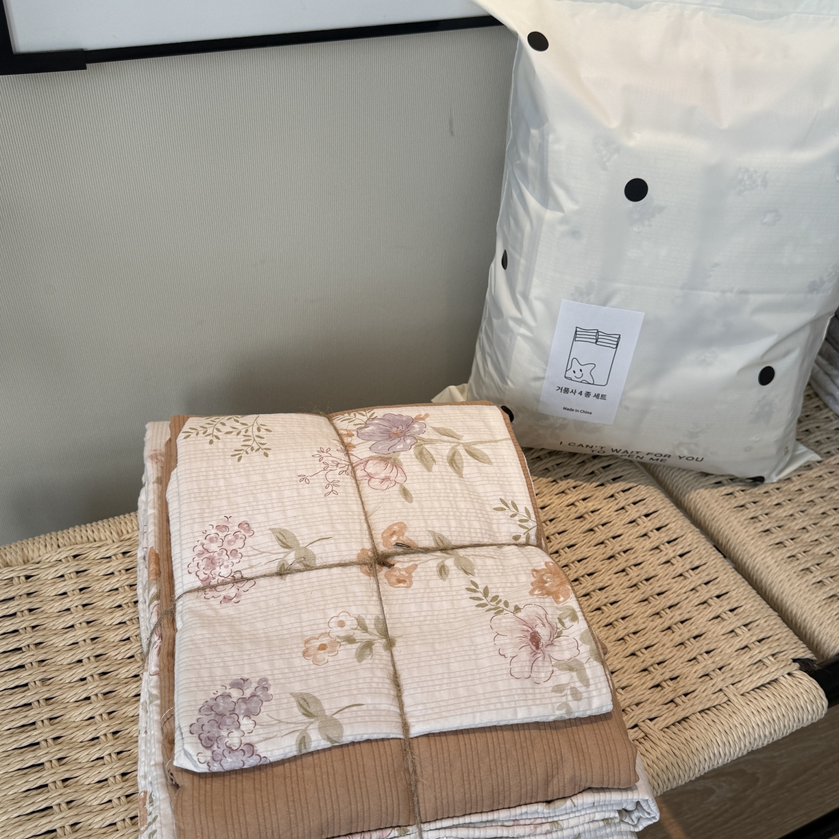 91家纺网 家纺一手货源 找家纺 美丽坊 2026新款爆款韩版泡泡纱四件套 花汀