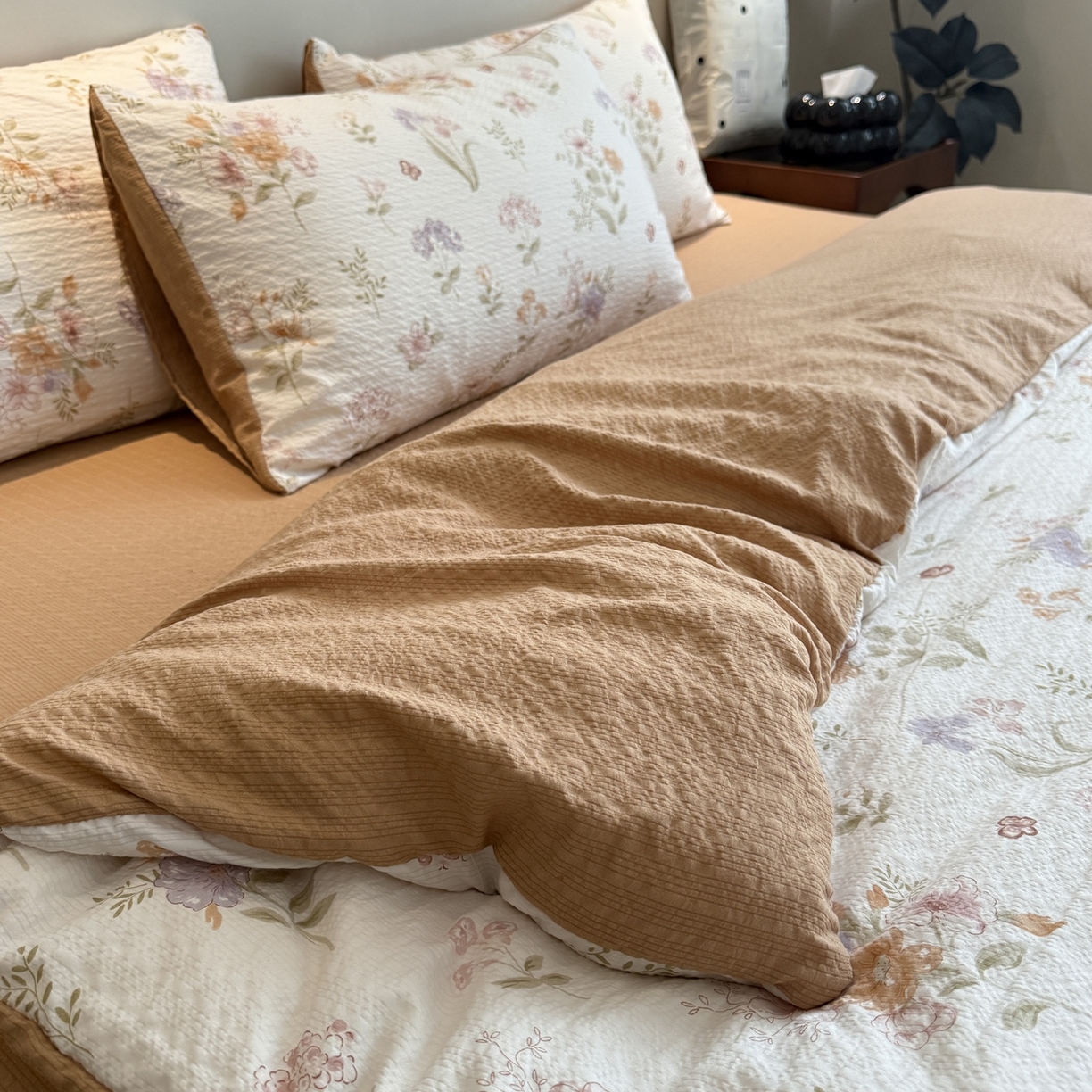 91家纺网 家纺一手货源 找家纺 美丽坊 2026新款爆款韩版泡泡纱四件套 花汀