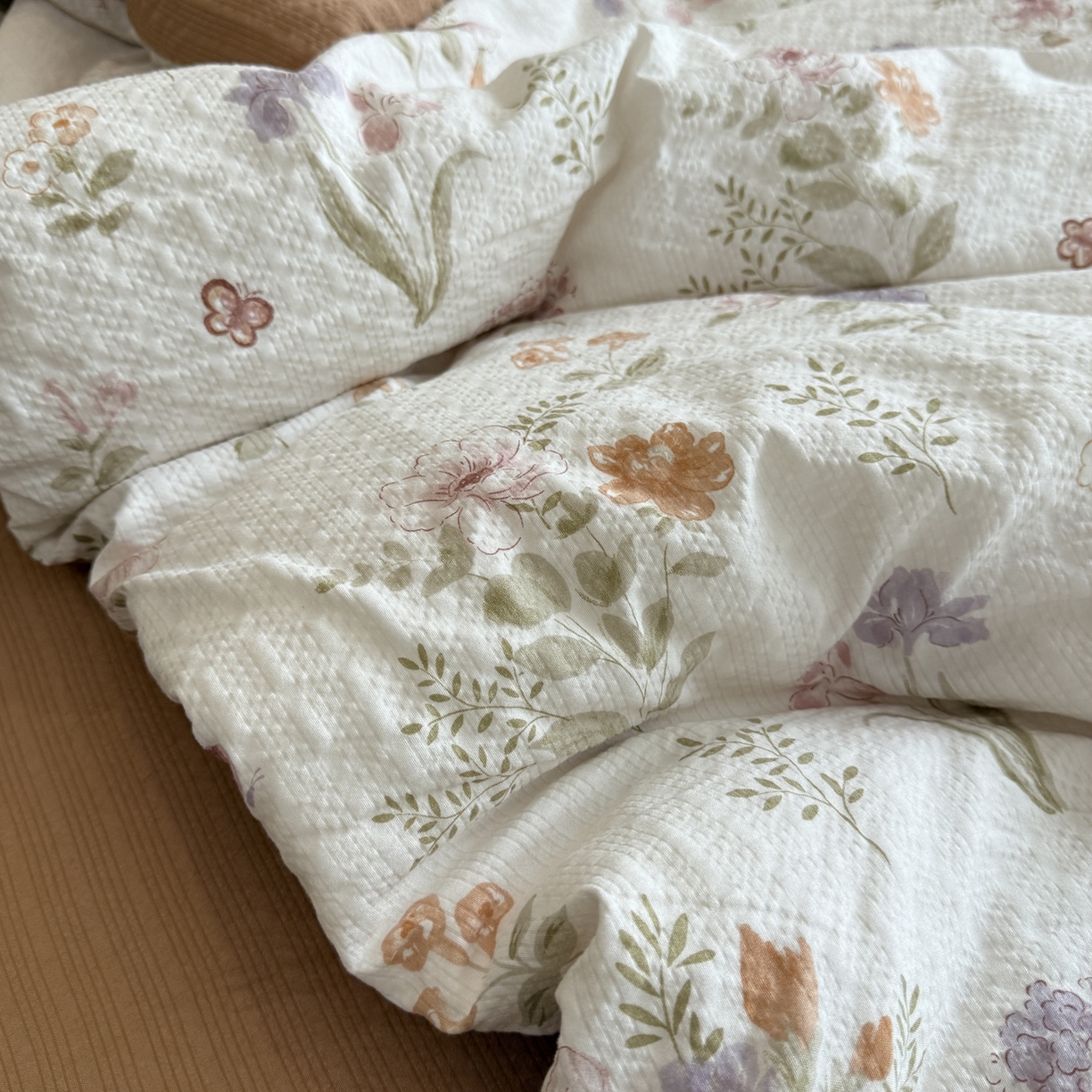 91家纺网 家纺一手货源 找家纺 美丽坊 2026新款爆款韩版泡泡纱四件套 花汀