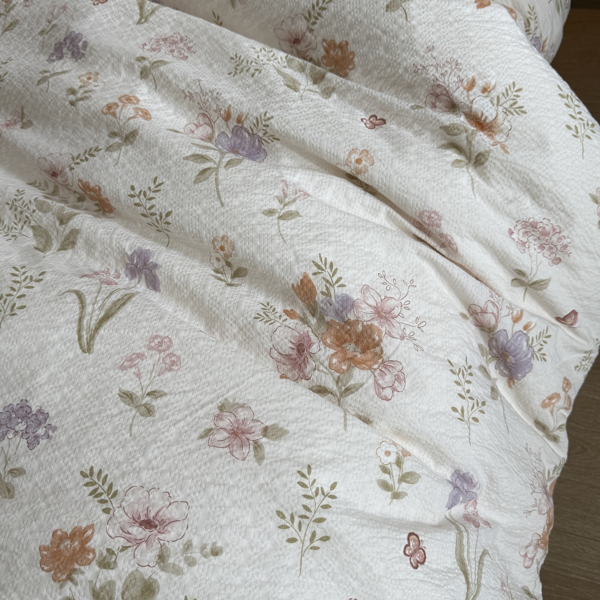 91家纺网 家纺一手货源 找家纺 美丽坊 2026新款爆款韩版泡泡纱四件套 花汀