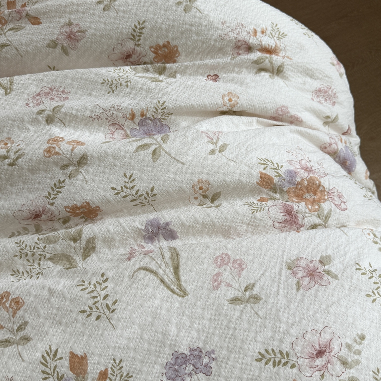 91家纺网 家纺一手货源 找家纺 美丽坊 2026新款爆款韩版泡泡纱四件套 花汀