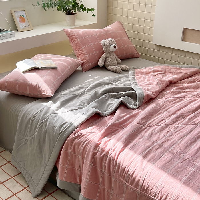 91家纺网 家纺一手货源 找家纺 春皖家纺 2026春夏新款全棉色织水洗棉夏被夏凉被空调被-云恋系列 云恋-格韵粉