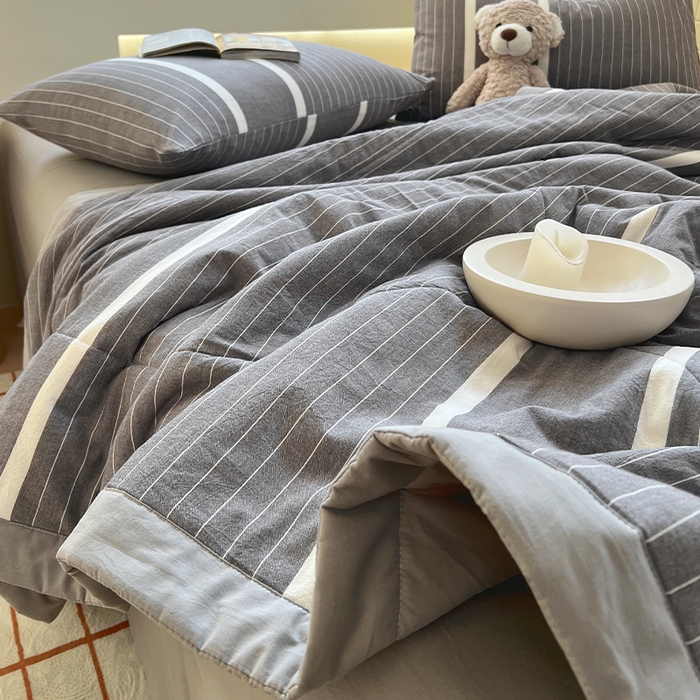 91家纺网 家纺一手货源 找家纺 春皖家纺 2026春夏新款全棉色织水洗棉夏被夏凉被空调被-云恋系列 云恋-灰白条