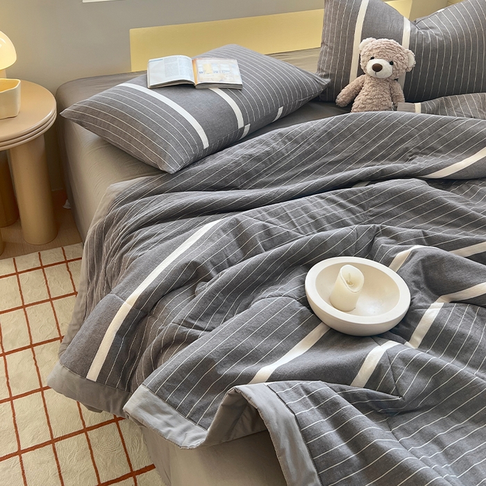 91家纺网 家纺一手货源 找家纺 春皖家纺 2026春夏新款全棉色织水洗棉夏被夏凉被空调被-云恋系列 云恋-灰白条