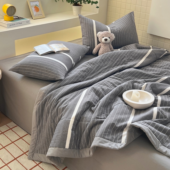 91家纺网 家纺一手货源 找家纺 春皖家纺 2026春夏新款全棉色织水洗棉夏被夏凉被空调被-云恋系列 云恋-灰白条