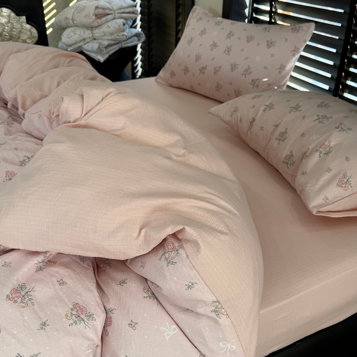 91家纺网 家纺一手货源 找家纺 美丽坊 2026新款韩系沐纱棉印花四件套 白茶