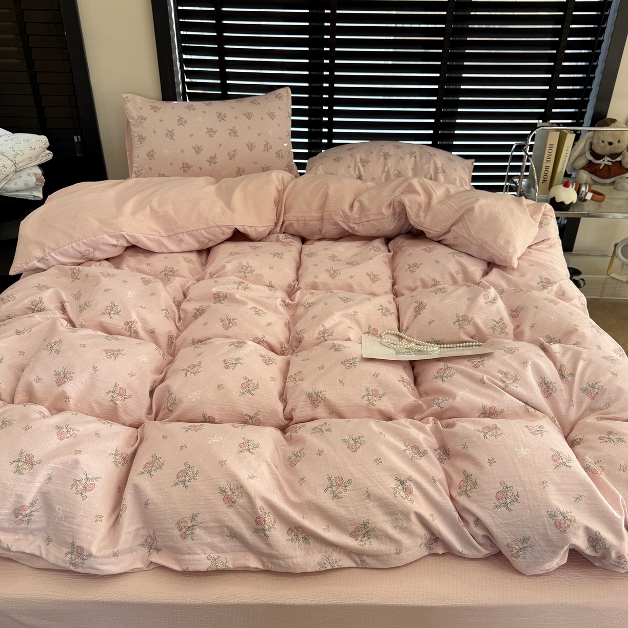 91家纺网 家纺一手货源 找家纺 美丽坊 2026新款韩系沐纱棉印花四件套 白茶