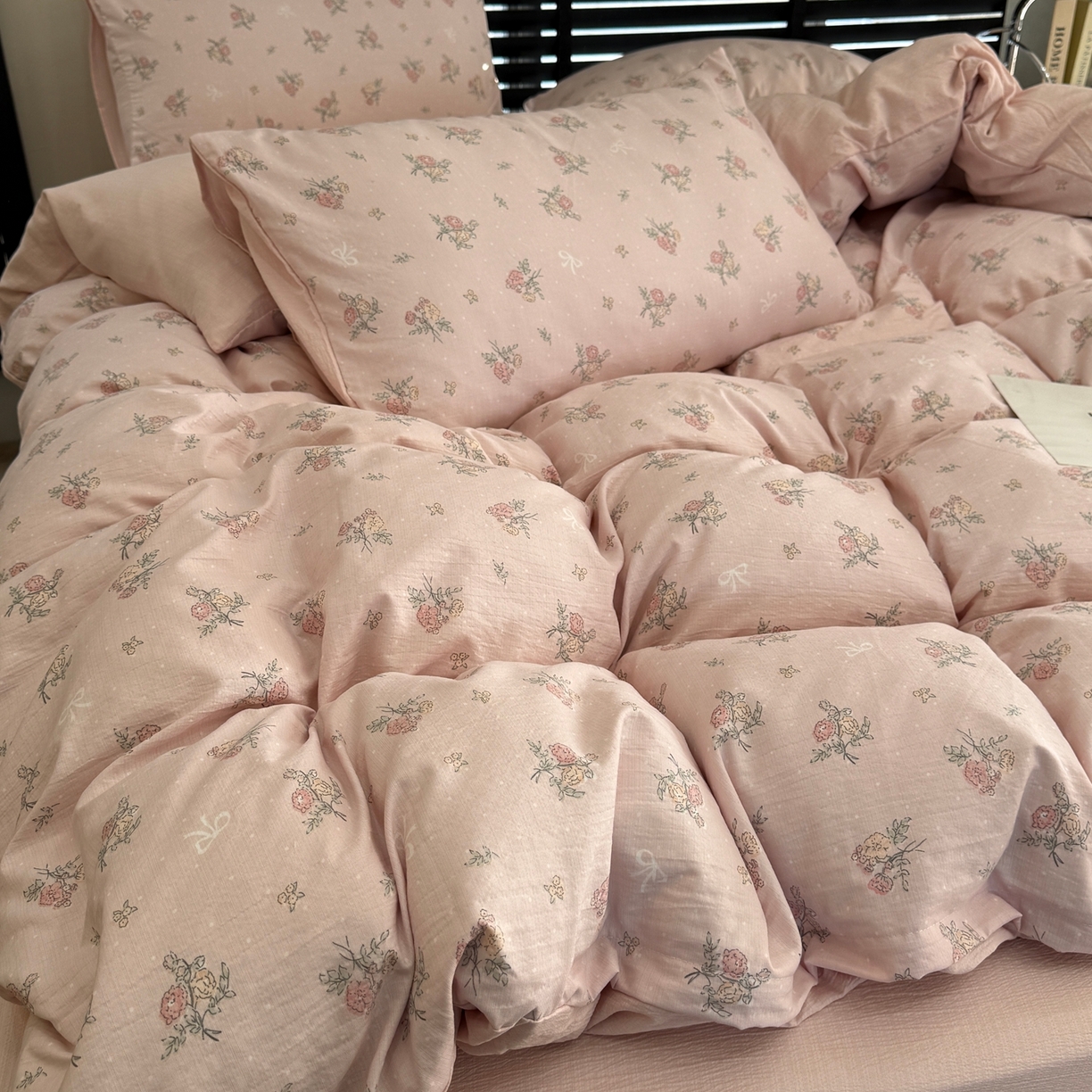 91家纺网 家纺一手货源 找家纺 美丽坊 2026新款韩系沐纱棉印花四件套 白茶