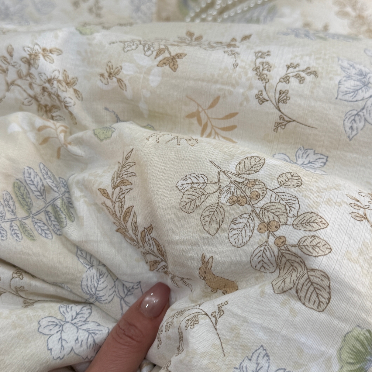 91家纺网 家纺一手货源 找家纺 美丽坊 2026新款韩系沐纱棉印花四件套 秘境森林