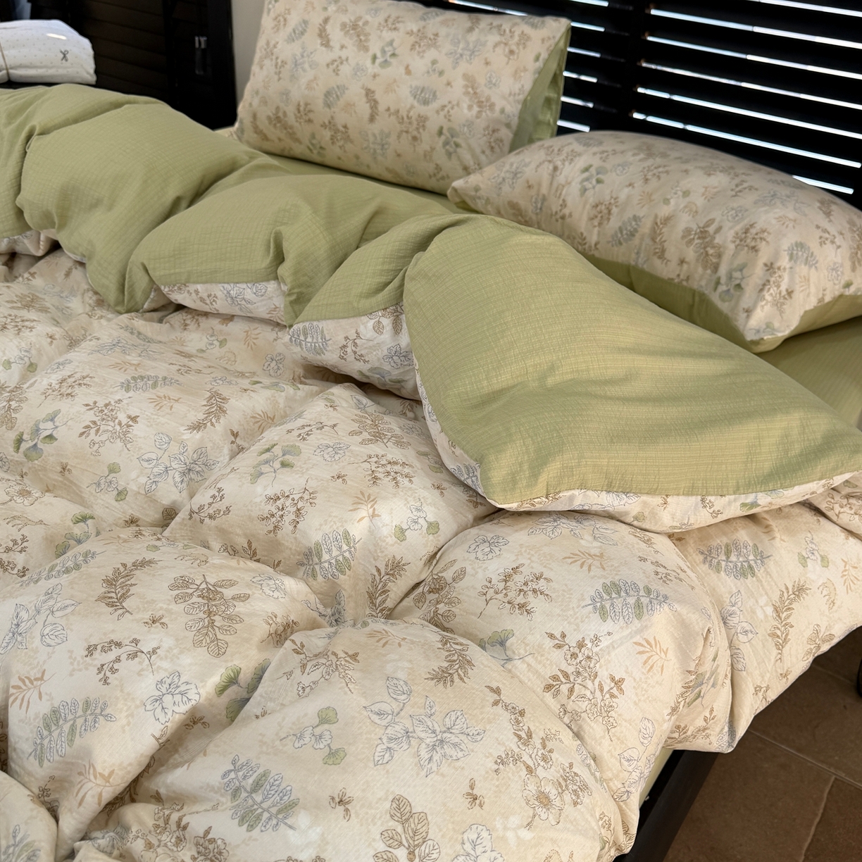 91家纺网 家纺一手货源 找家纺 美丽坊 2026新款韩系沐纱棉印花四件套 秘境森林