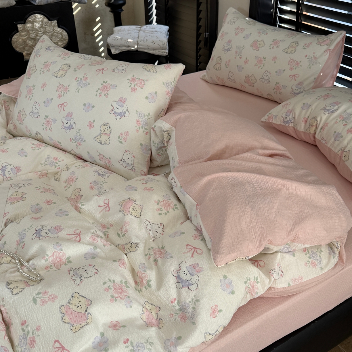 91家纺网 家纺一手货源 找家纺 美丽坊 2026新款韩系沐纱棉印花四件套 童趣粉