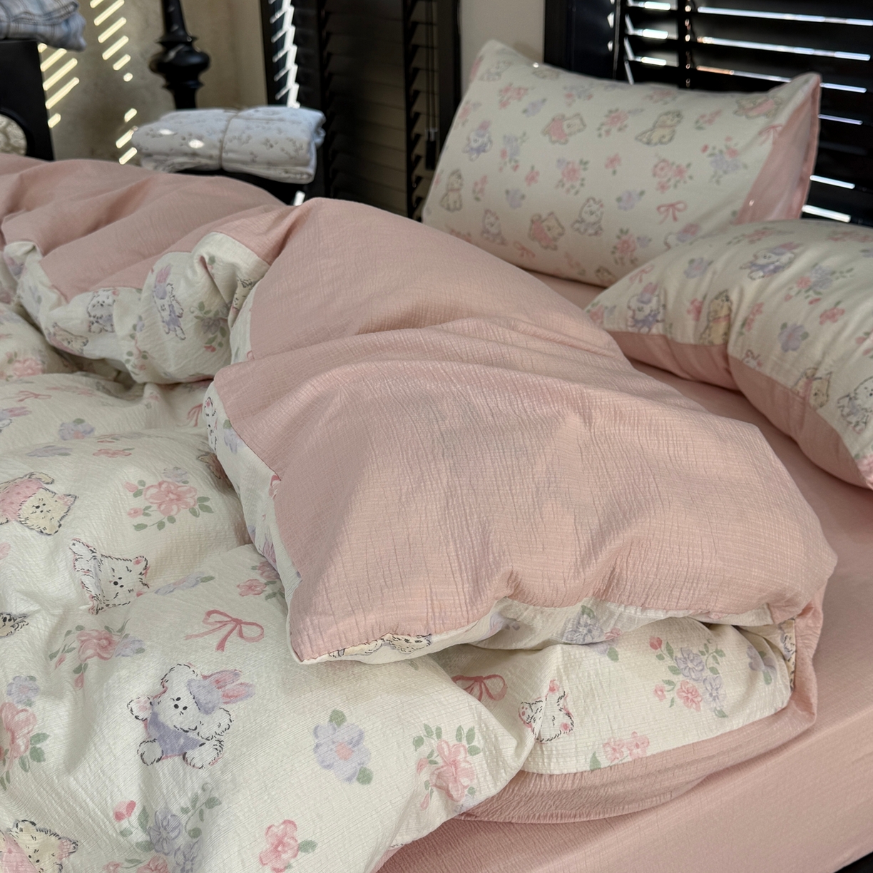 91家纺网 家纺一手货源 找家纺 美丽坊 2026新款韩系沐纱棉印花四件套 童趣粉