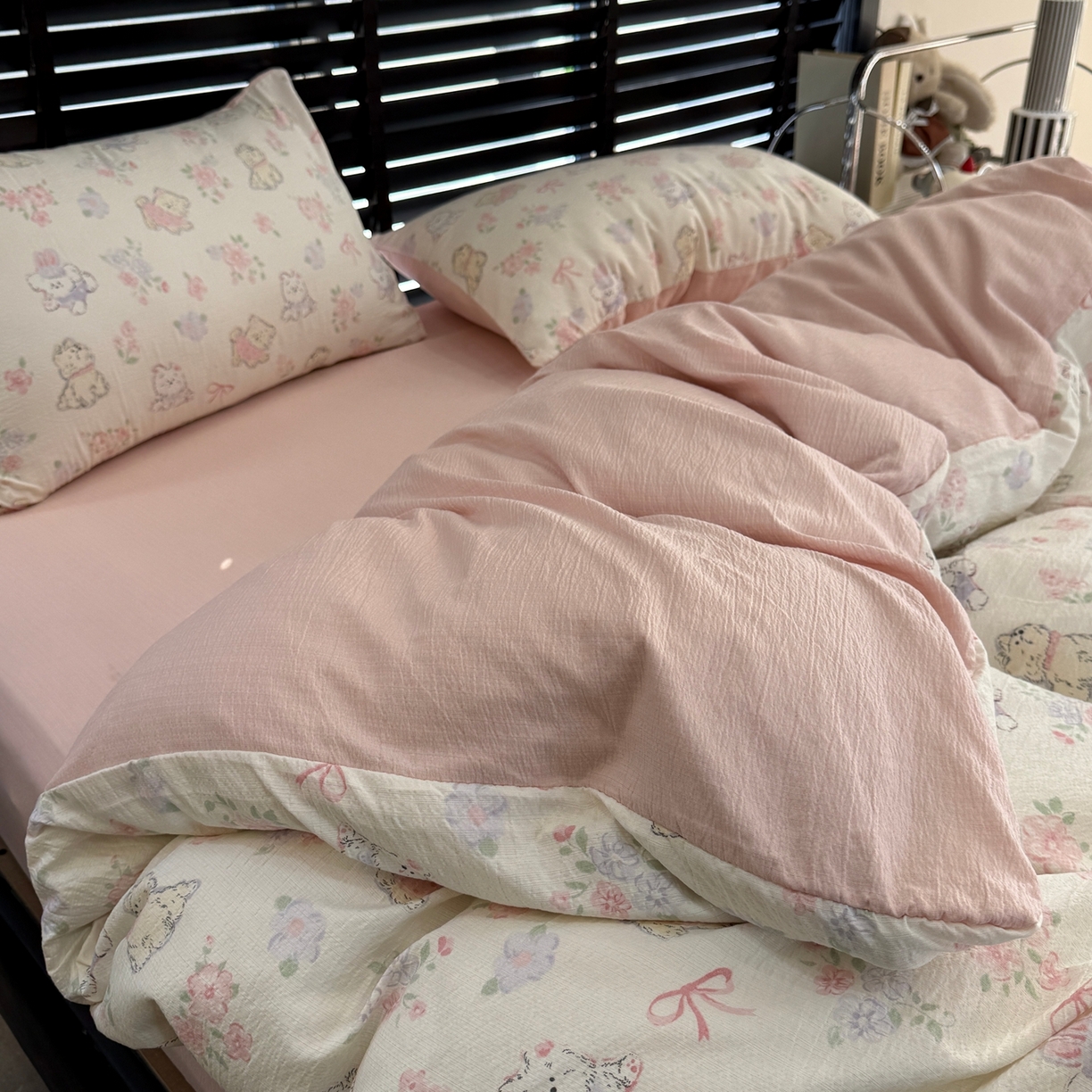 91家纺网 家纺一手货源 找家纺 美丽坊 2026新款韩系沐纱棉印花四件套 童趣粉