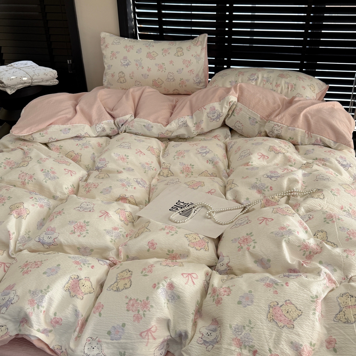 91家纺网 家纺一手货源 找家纺 美丽坊 2026新款韩系沐纱棉印花四件套 童趣粉