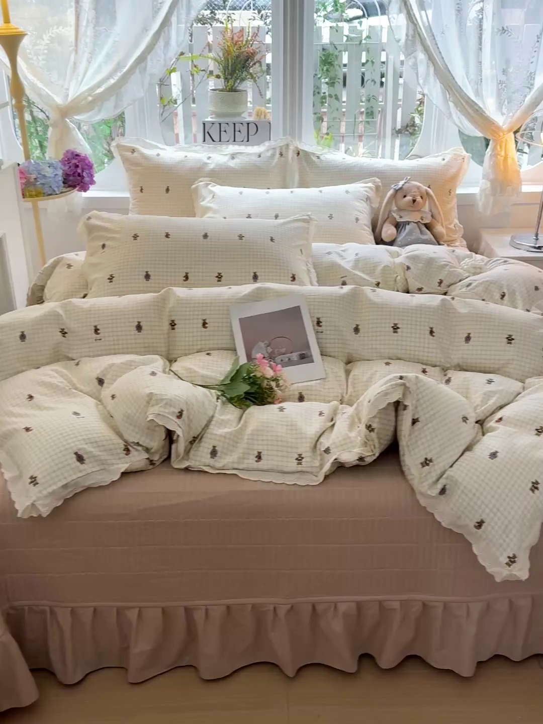 91家纺网 家纺一手货源 找家纺 梦莱斯 2026新款ins小清风水洗棉花边床盖四件套 格子小熊