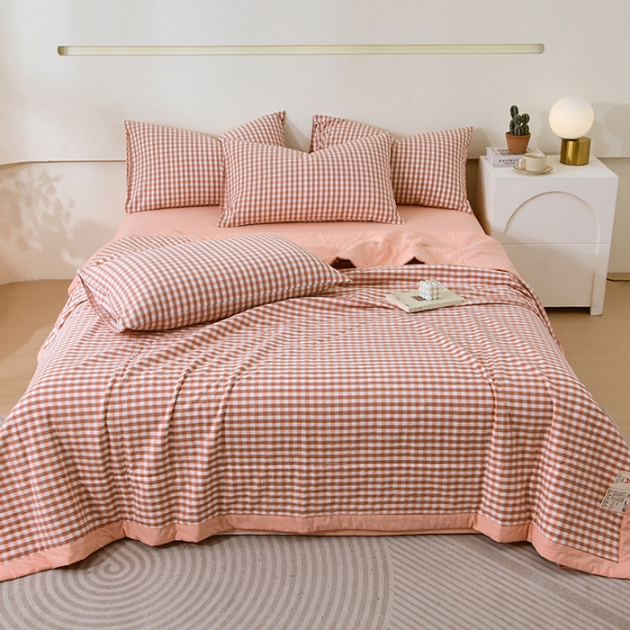 91家纺网 家纺一手货源 找家纺 春皖家纺 2026新款全棉色织宽边棉花夏被-云恋 云恋-粉小格