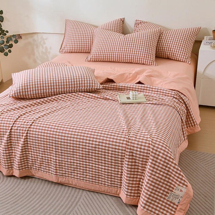 91家纺网 家纺一手货源 找家纺 春皖家纺 2026新款全棉色织宽边棉花夏被-云恋 云恋-粉小格