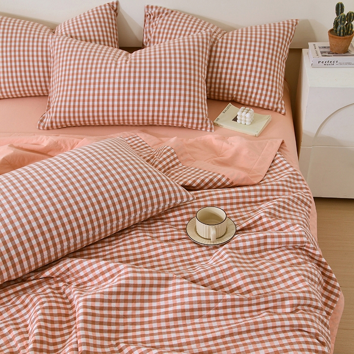 91家纺网 家纺一手货源 找家纺 春皖家纺 2026新款全棉色织宽边棉花夏被-云恋 云恋-粉小格