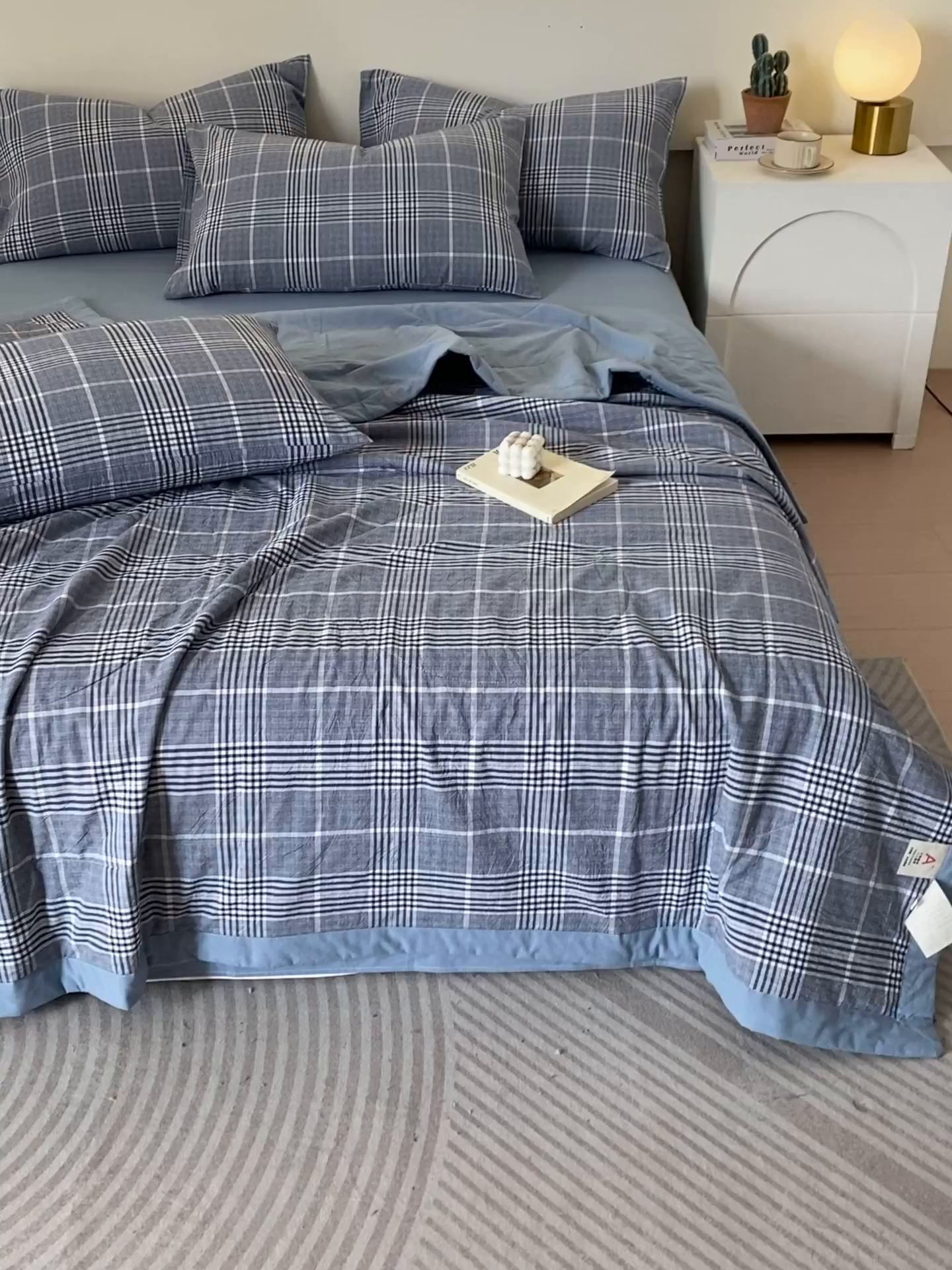 91家纺网 家纺一手货源 找家纺 春皖家纺 2026新款全棉色织宽边棉花夏被-云恋 云恋-格纹蓝