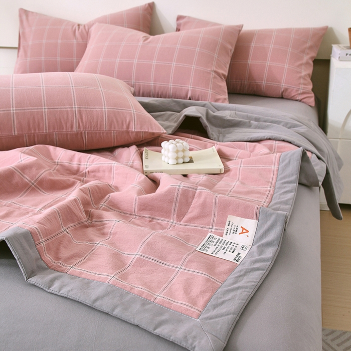 91家纺网 家纺一手货源 找家纺 春皖家纺 2026新款全棉色织宽边棉花夏被-云恋 云恋-格韵粉