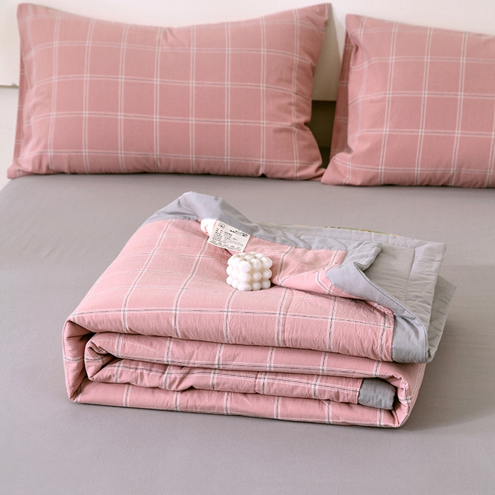 91家纺网 家纺一手货源 找家纺 春皖家纺 2026新款全棉色织宽边棉花夏被-云恋 云恋-格韵粉