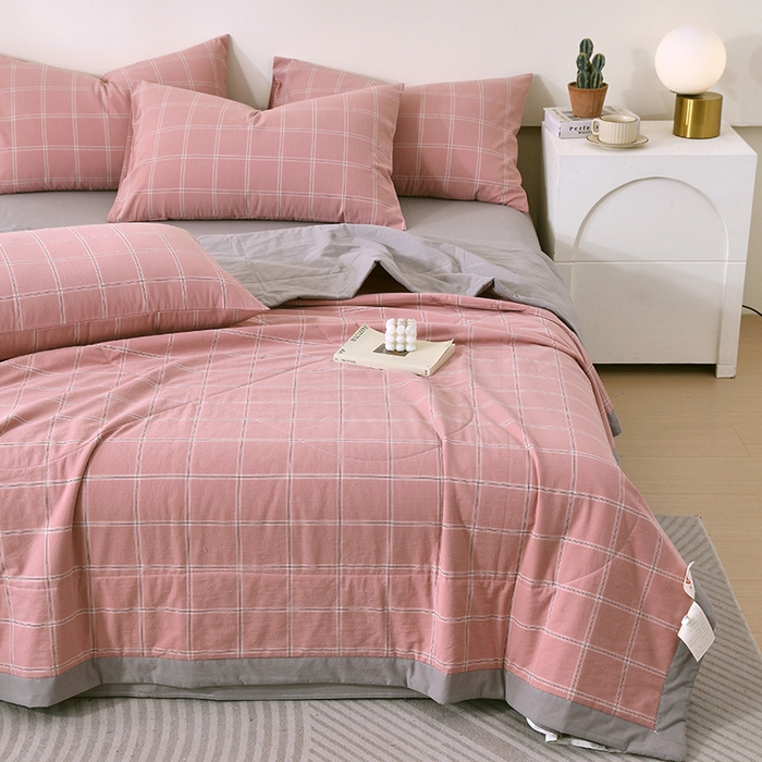 91家纺网 家纺一手货源 找家纺 春皖家纺 2026新款全棉色织宽边棉花夏被-云恋 云恋-格韵粉