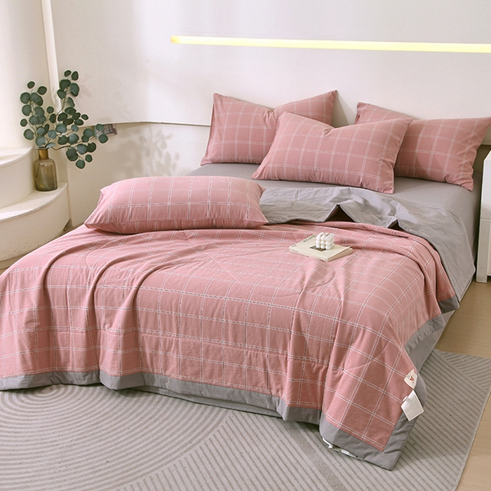 91家纺网 家纺一手货源 找家纺 春皖家纺 2026新款全棉色织宽边棉花夏被-云恋 云恋-格韵粉