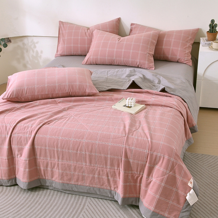 91家纺网 家纺一手货源 找家纺 春皖家纺 2026新款全棉色织宽边棉花夏被-云恋 云恋-格韵粉