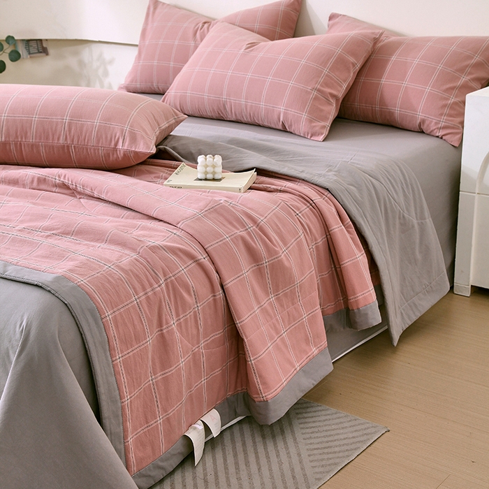 91家纺网 家纺一手货源 找家纺 春皖家纺 2026新款全棉色织宽边棉花夏被-云恋 云恋-格韵粉