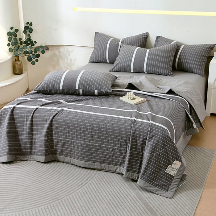 91家纺网 家纺一手货源 找家纺 春皖家纺 2026新款全棉色织宽边棉花夏被-云恋 云恋-灰白条