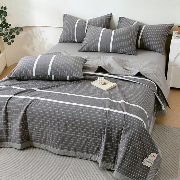 91家纺网 家纺一手货源 找家纺 春皖家纺 2026新款全棉色织宽边棉花夏被-云恋 云恋-灰白条