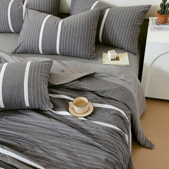 91家纺网 家纺一手货源 找家纺 春皖家纺 2026新款全棉色织宽边棉花夏被-云恋 云恋-灰白条