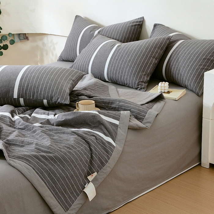 91家纺网 家纺一手货源 找家纺 春皖家纺 2026新款全棉色织宽边棉花夏被-云恋 云恋-灰白条