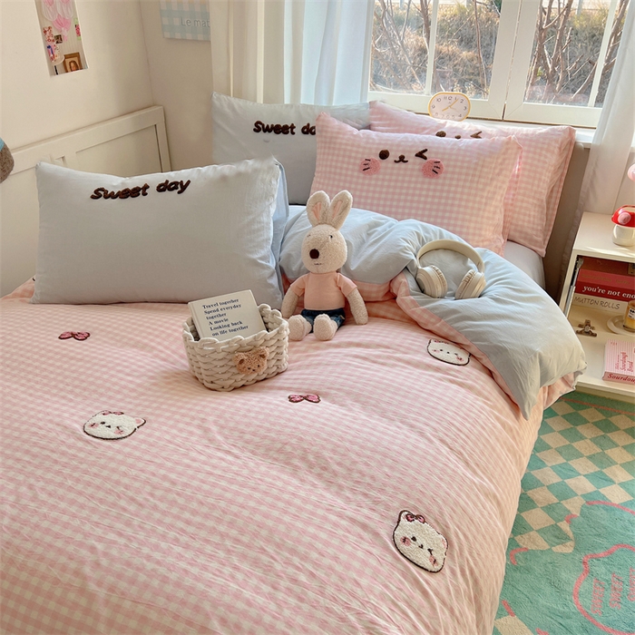 91家纺网 家纺一手货源 找家纺 （总）丽涵家纺 2026新款全棉色织水洗棉毛巾绣四件套-甜心小猫