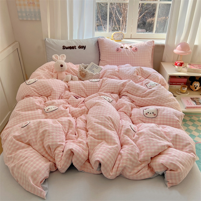 91家纺网 家纺一手货源 找家纺 （总）丽涵家纺 2026新款全棉色织水洗棉毛巾绣四件套-甜心小猫