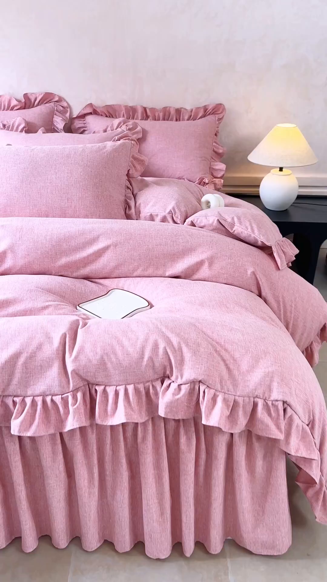 91家纺网 家纺一手货源 找家纺 忘忧草 2026新款纯色色织芙蓉棉床裙四件套-维密系列 维密-青春粉