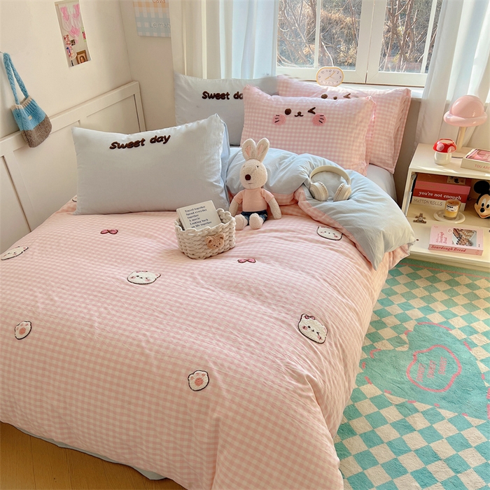 91家纺网 家纺一手货源 找家纺 丽涵家纺 2026新款全棉色织水洗棉毛巾绣四件套-甜心小猫 甜心小猫-粉蓝-简单款