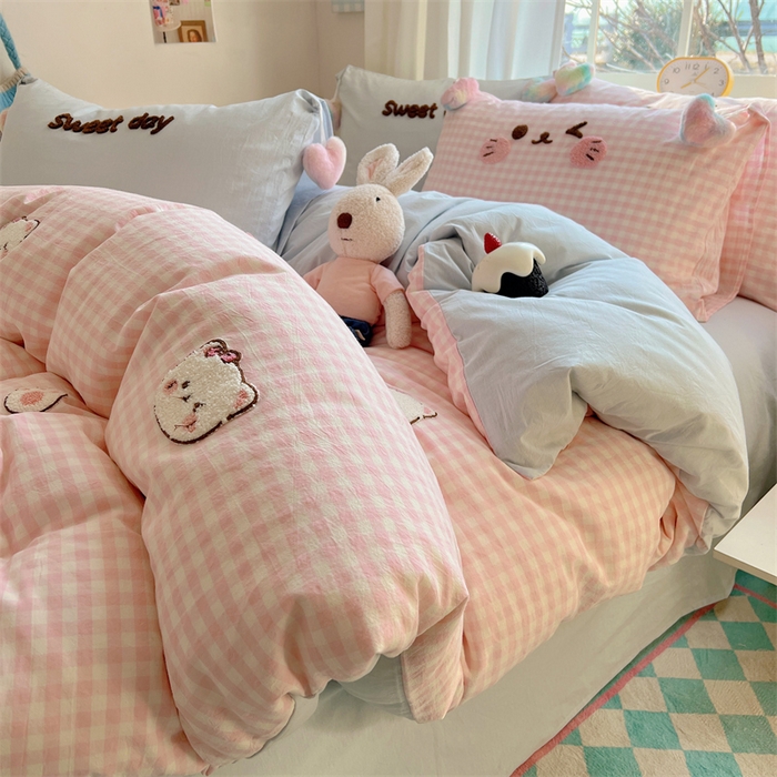 91家纺网 家纺一手货源 找家纺 丽涵家纺 2026新款全棉色织水洗棉毛巾绣四件套-甜心小猫 甜心小猫-粉蓝-简单款