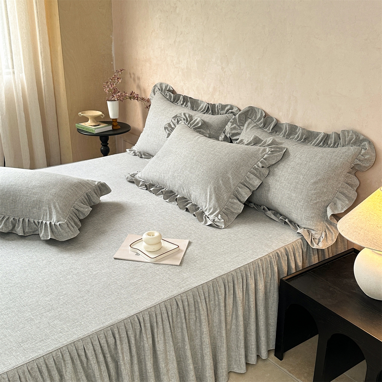 91家纺网 家纺一手货源 找家纺 忘忧草 2026新款纯色色织芙蓉棉单床裙-维密系列 维密-沉稳灰