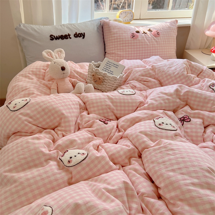 91家纺网 家纺一手货源 找家纺 丽涵家纺 2026新款全棉色织水洗棉毛巾绣四件套-甜心小猫 甜心小猫-粉蓝-简单款