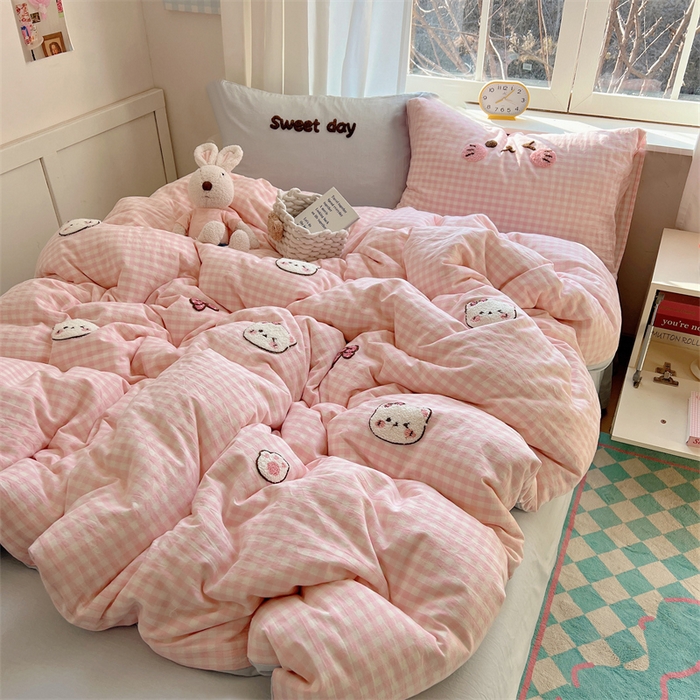 91家纺网 家纺一手货源 找家纺 丽涵家纺 2026新款全棉色织水洗棉毛巾绣四件套-甜心小猫 甜心小猫-粉蓝-简单款