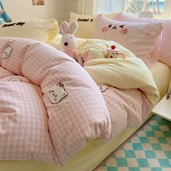 91家纺网 家纺一手货源 找家纺 丽涵家纺 2026新款全棉色织水洗棉毛巾绣四件套-甜心小猫 甜心小猫-粉黄-简单款