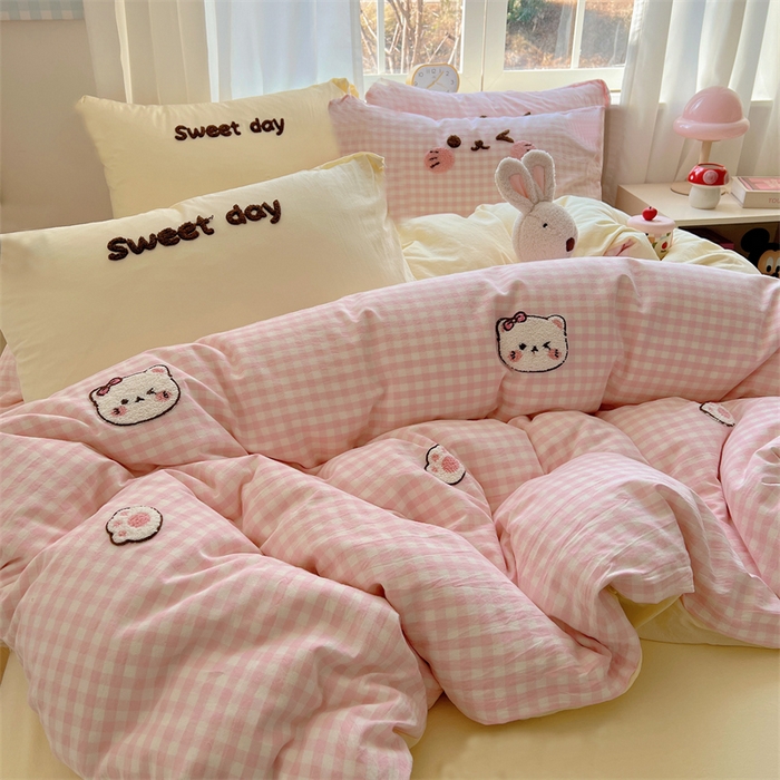 91家纺网 家纺一手货源 找家纺 丽涵家纺 2026新款全棉色织水洗棉毛巾绣四件套-甜心小猫 甜心小猫-粉黄-简单款