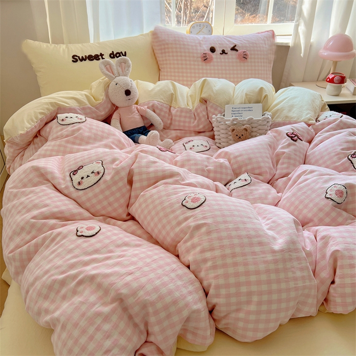 91家纺网 家纺一手货源 找家纺 丽涵家纺 2026新款全棉色织水洗棉毛巾绣四件套-甜心小猫 甜心小猫-粉黄-简单款