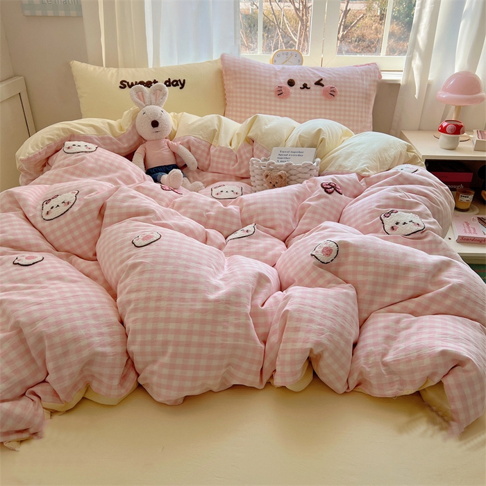 91家纺网 家纺一手货源 找家纺 丽涵家纺 2026新款全棉色织水洗棉毛巾绣四件套-甜心小猫 甜心小猫-粉黄-简单款