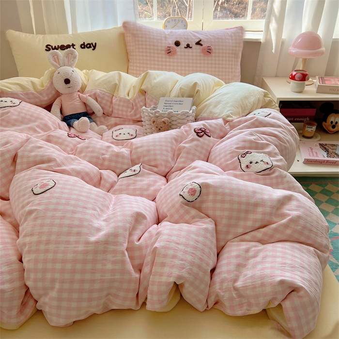 91家纺网 家纺一手货源 找家纺 丽涵家纺 2026新款全棉色织水洗棉毛巾绣四件套-甜心小猫 甜心小猫-粉黄-简单款